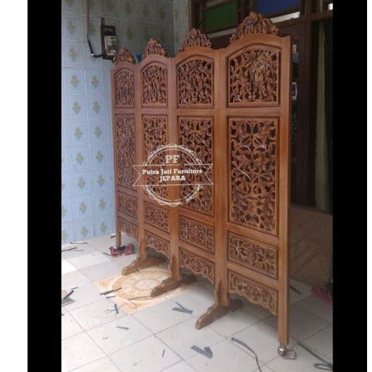 Penyekat pembatas ruangan jati sketsel ukir 4 pintu