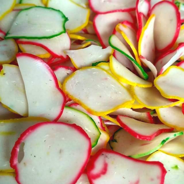 

Kerupuk bawang kecil warna warni renyah