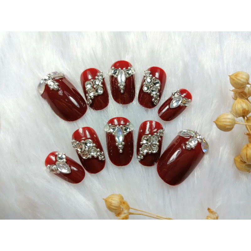 Nail Art Wedding - kuku palsu pengantin warna maroon cantik
