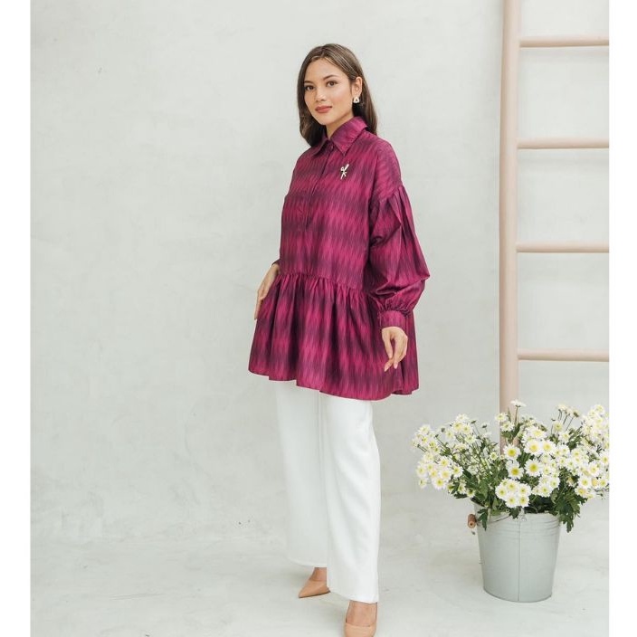 Wearing Klamby Ulos Blouse Marron