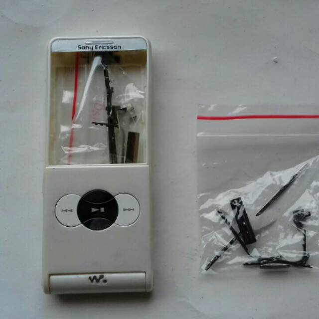 Casing fullset sony ericsson w350 w350i putih bagus