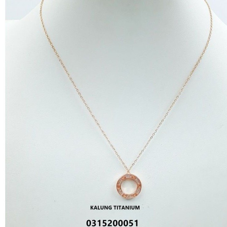 Kalung titanium dengan liontin bulat elegan Anti karat