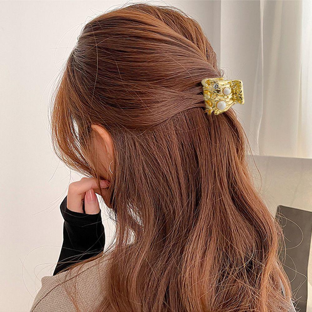 Needway  Wanita Cakar Rambut Elegan Vintage Mutiara Rambut Jepit Temperamen Zirkon Hiu Kecil Klip