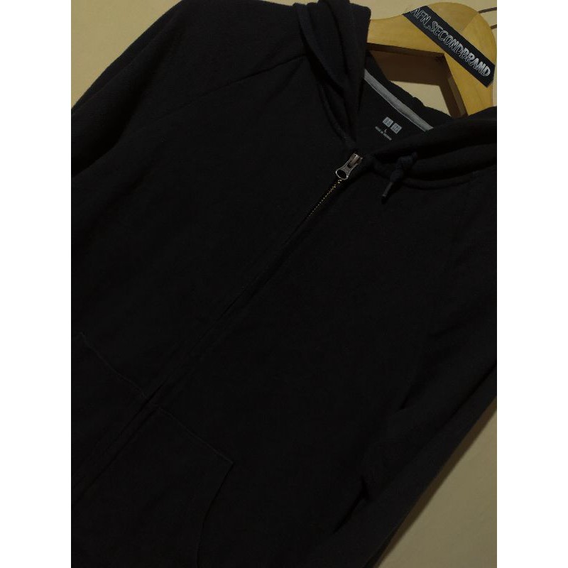 Zh Uniqlo hitam