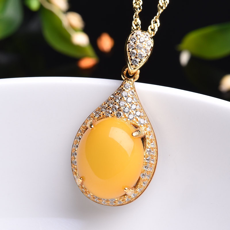 [Ready Stock]Fashion Inlaid Yellow Amber Pendant Diamond-Studded Necklace