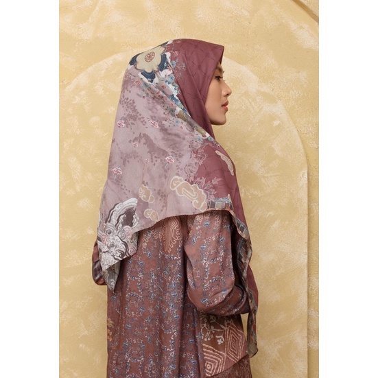 Liu Scarf Ria Miranda