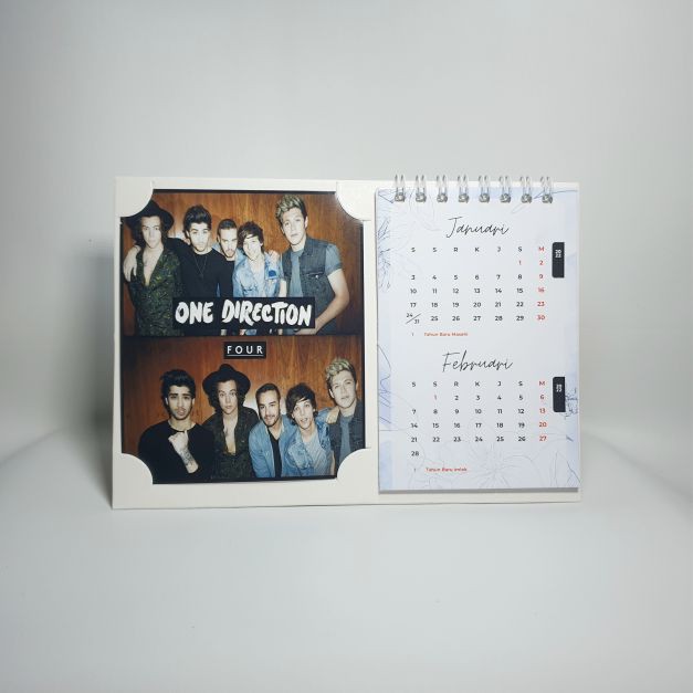 Kalendar Meja / Duduk tahun 2022 edisi ONE DIRECTION