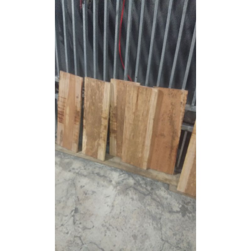 papan kayu mahoni