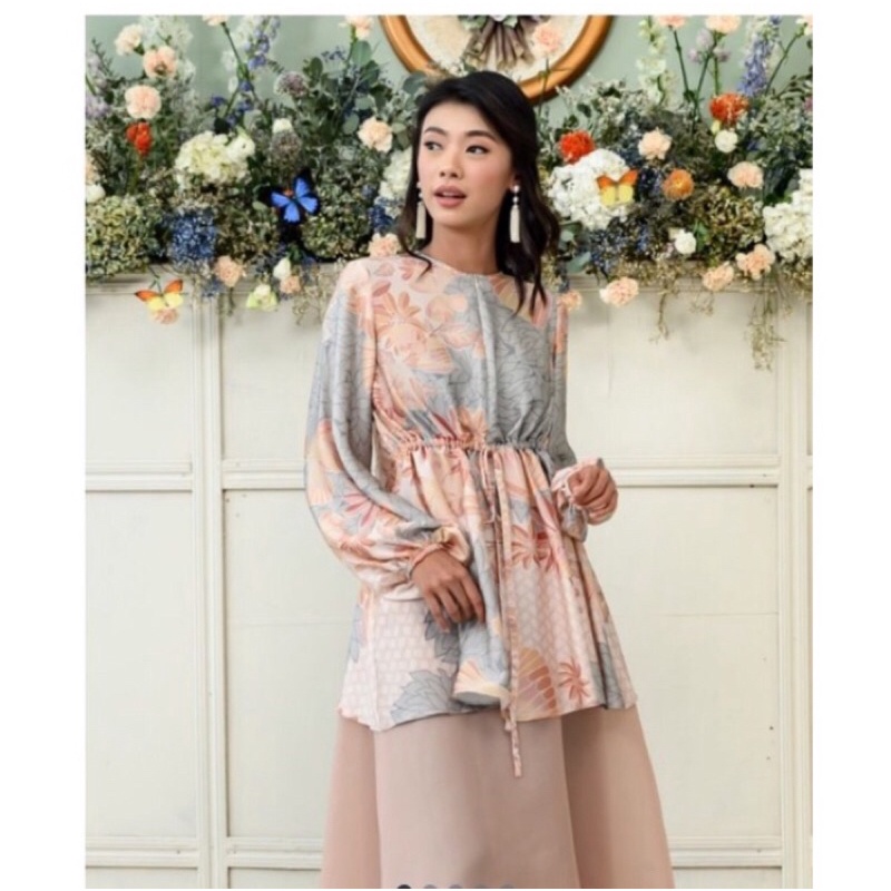 claire blouse wearing klamby