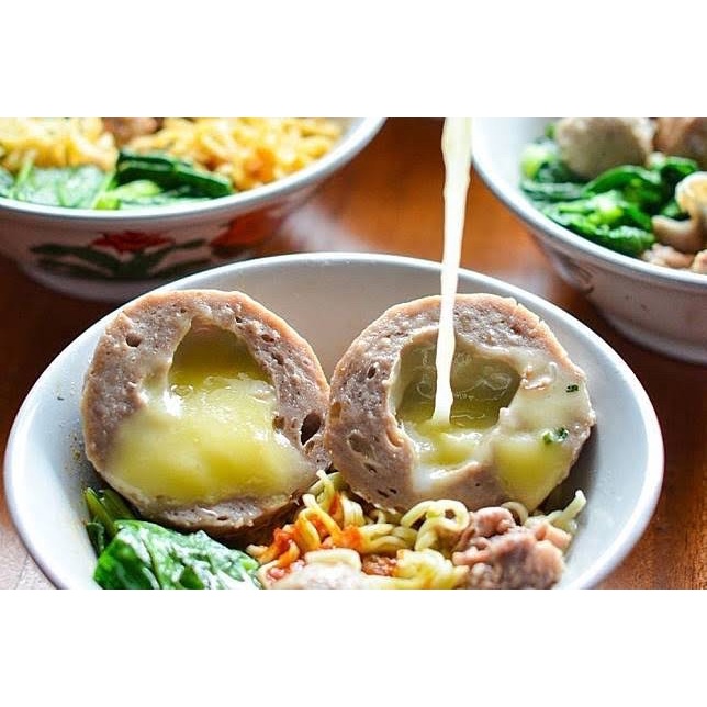 

Bakso Sapi Jumbo isi Keju Mozarella isi 4 PCS