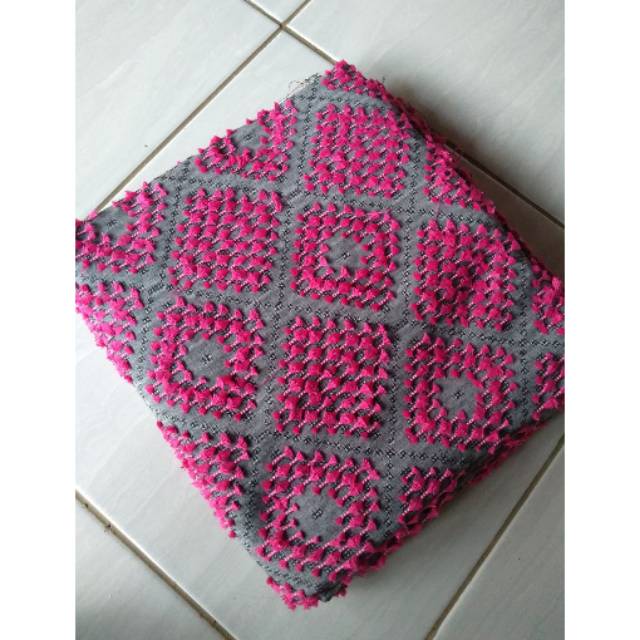 Kain tenun sutra bulu