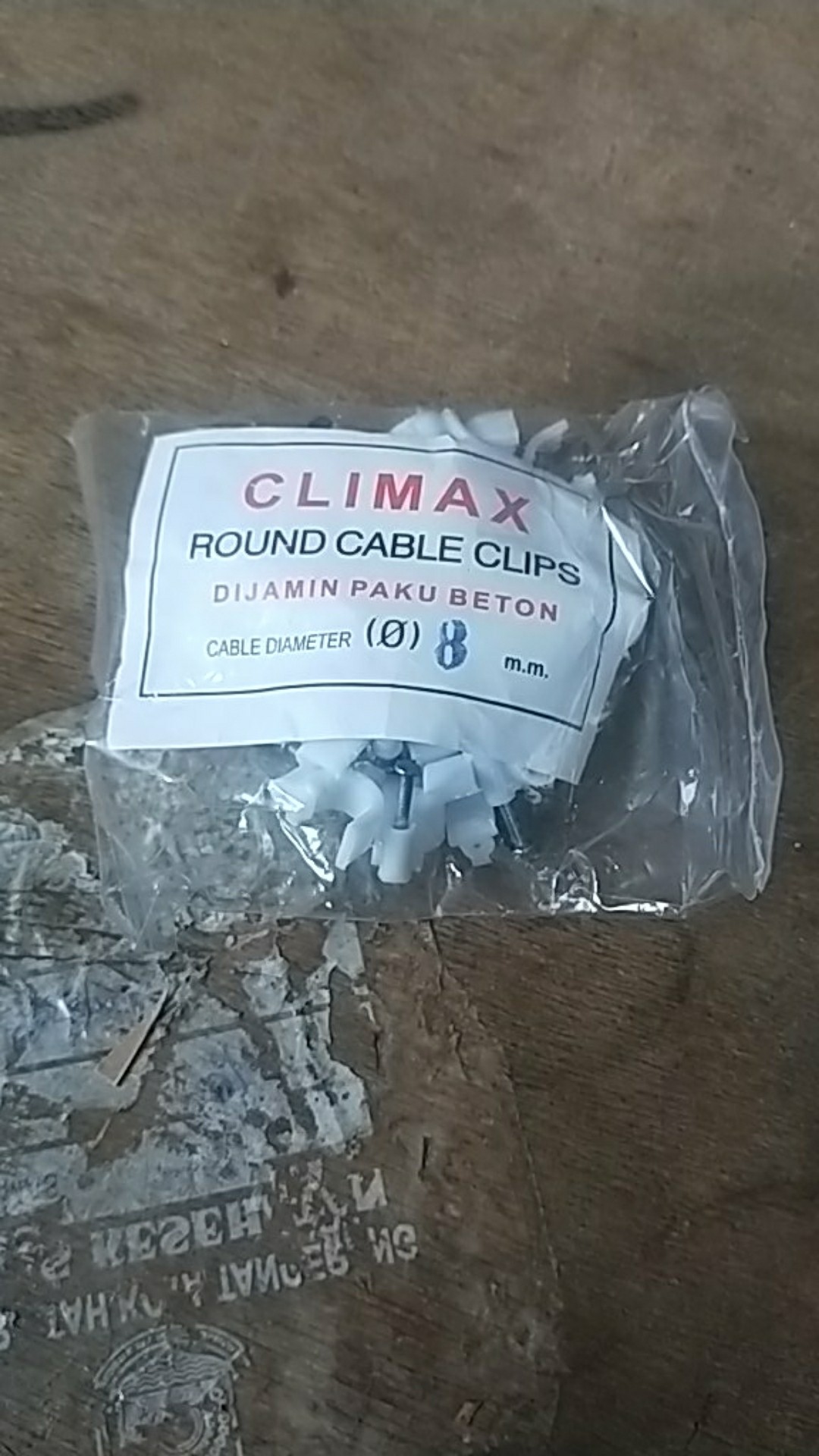 Klem Kabel Listrik Plastik Paku Beton Asli Ukuran Nomor 8. Isi 50 Pcs