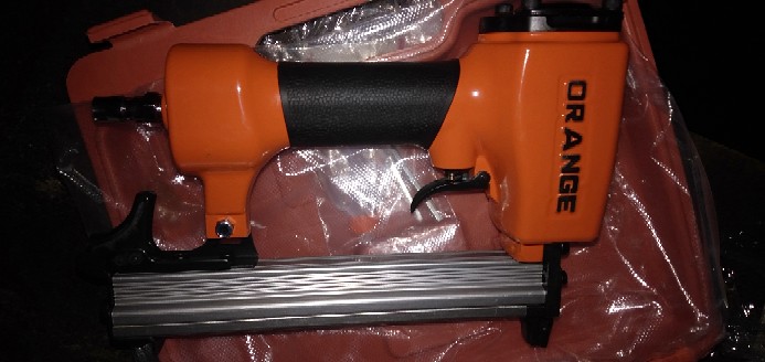 Orange Mesin Air Nailer 1022 Staples Angin Tembak Paku Mollar Bagus