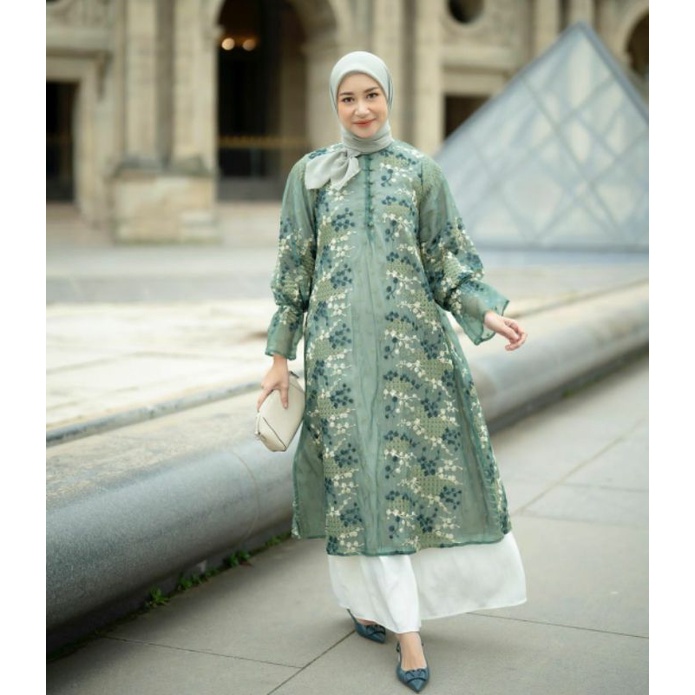 Charlotte Tunik by Heaven Lights