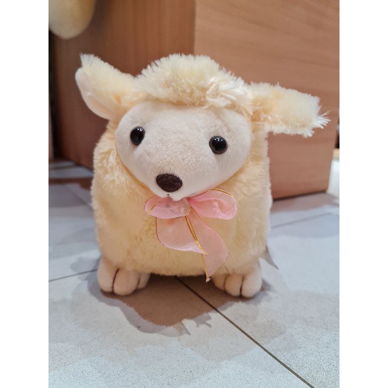 boneka domba tanpa tanduk domba cewe