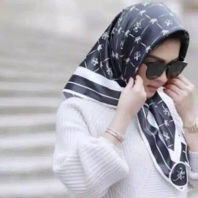 Hijab Segiempat Deenay Kw Motif Syahrini Series