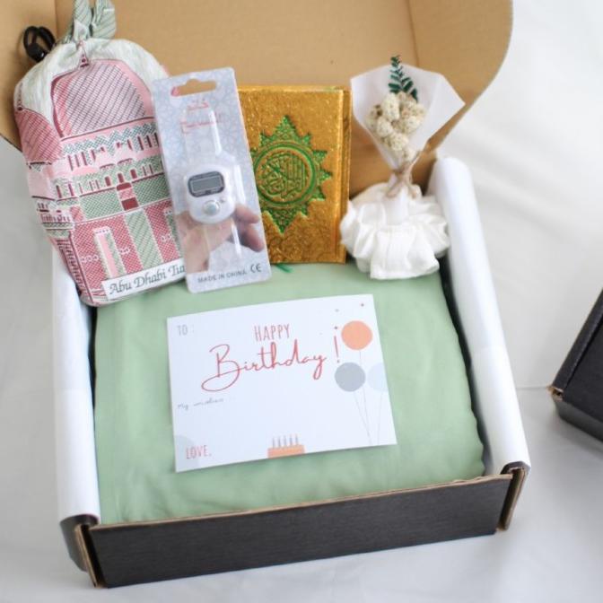 

hampers mukenah premium/gift box/ulang tahun/pernikahan/parsel lebaran