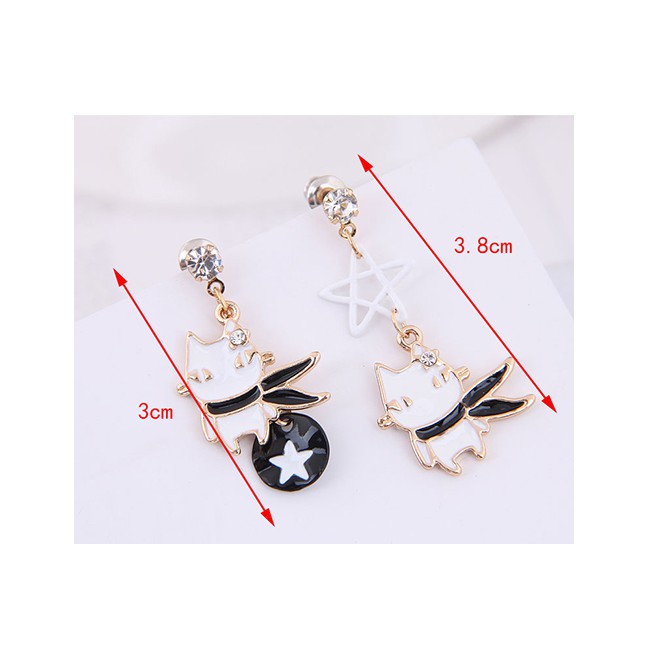 LRC Anting Tusuk Fashion White Cat Asymmetric Earrings A5851X