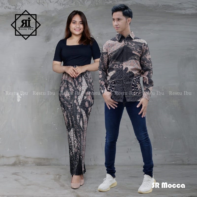 Couple rok prisket dengan kemeja batik//kemja batik semi sutra//couple batik keluarga//couple batiuk terlariss