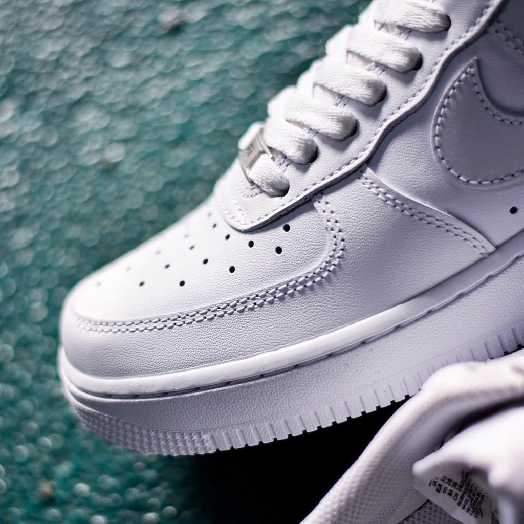 NIKE AIR FORCE 1 '07 TRIPLE WHITE ORIGINAL 100%
