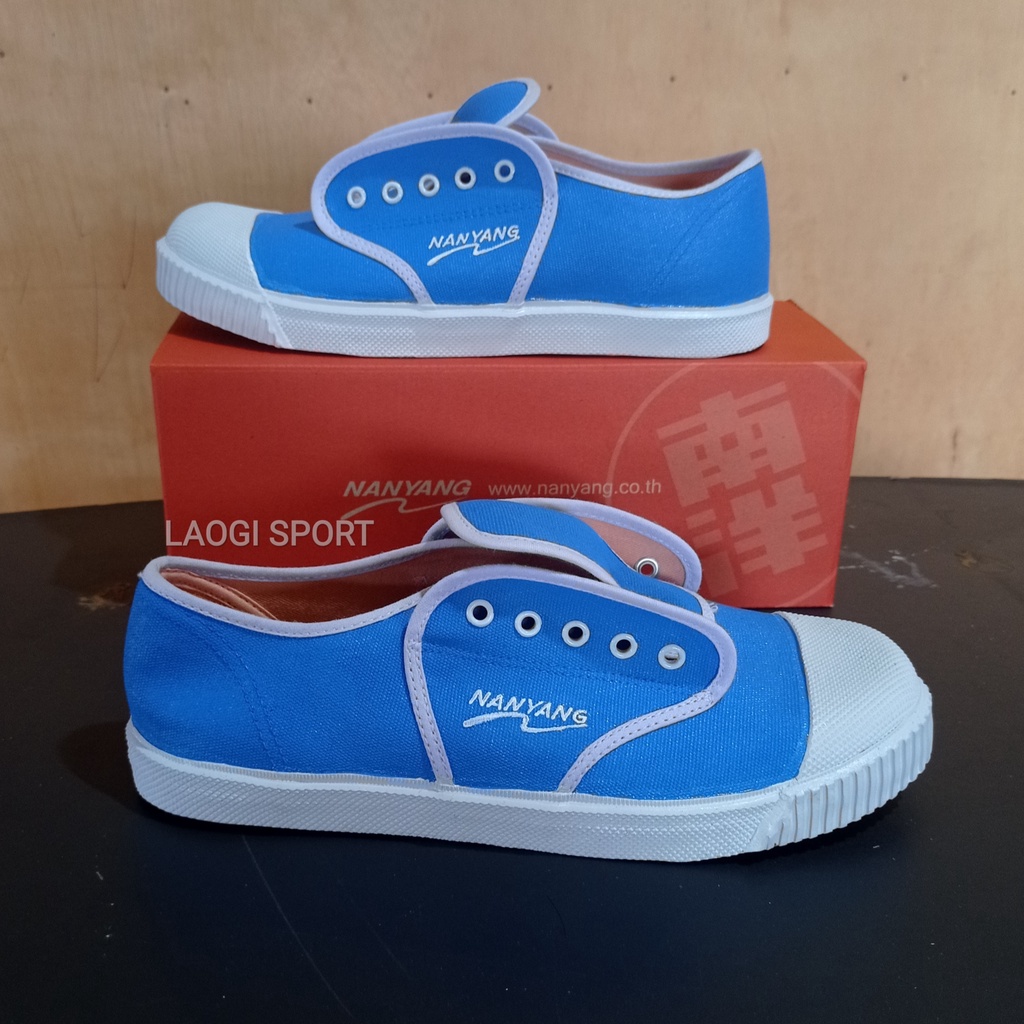 Sepatu nanyang motif biru polos