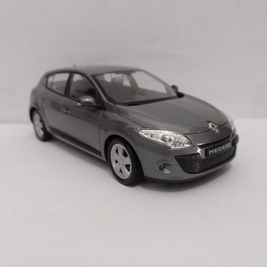 Diecast Mobil Megane Renault welly Skala1:24 Mobil Mainan Koleksi Harga Murah