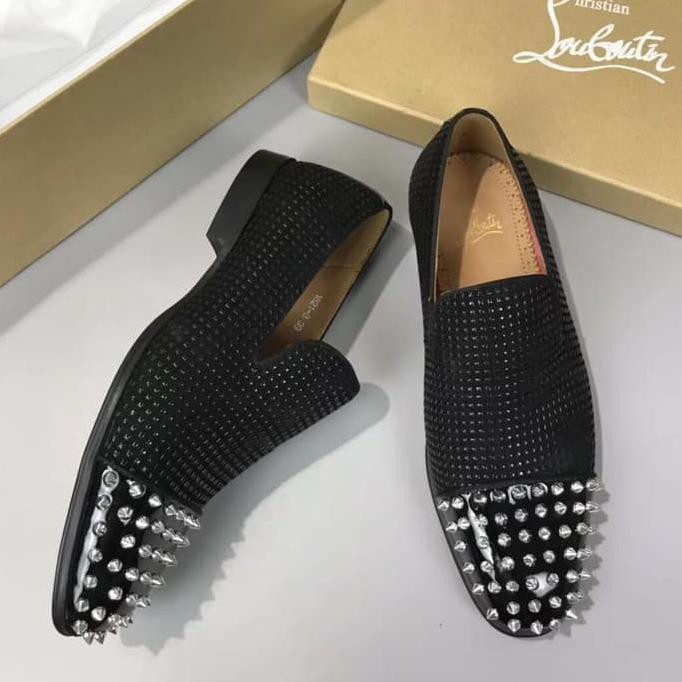 Laris pantofel pria,,, pantofel pria Louboutin mirror Quality MURAH