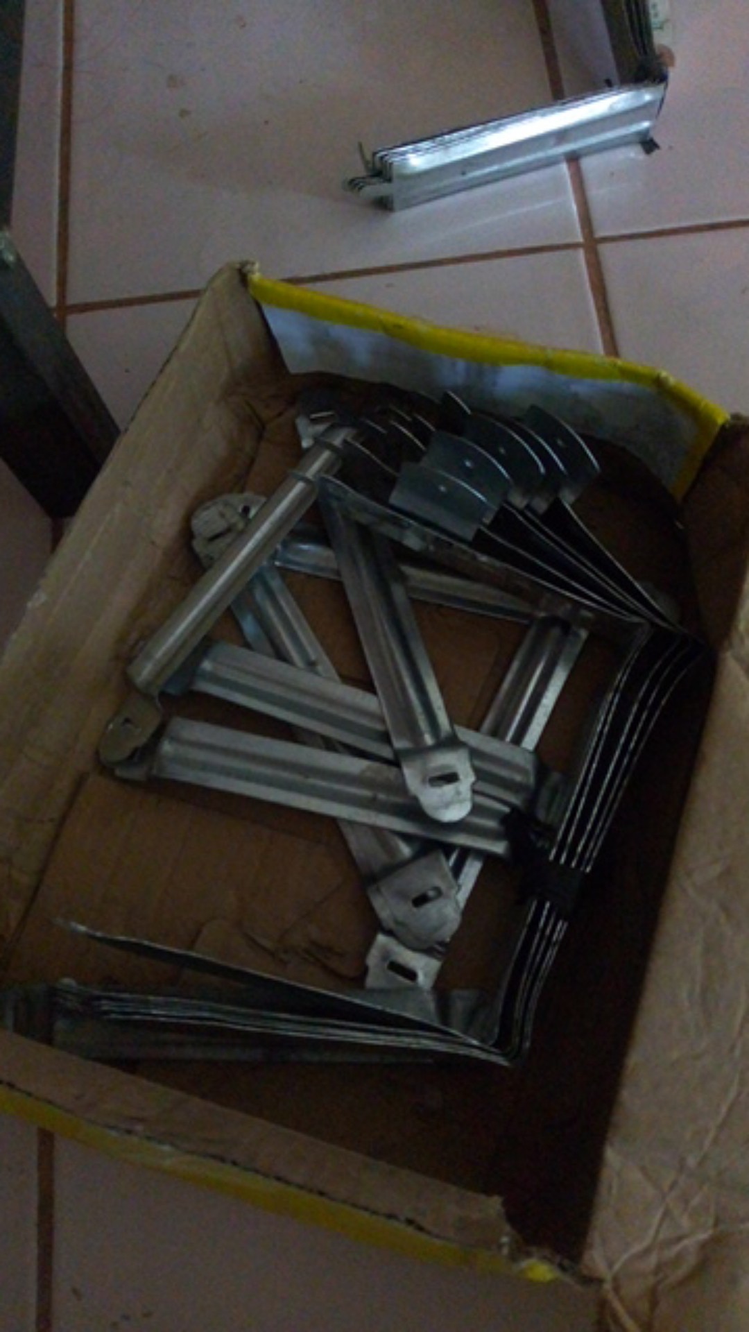 Gantungan Talang Kotak Besi