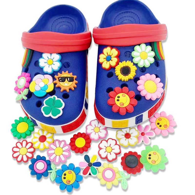 Pin Sandal Lucu Imut Bermacam Motif Jibbitz Crocs Charm Unik