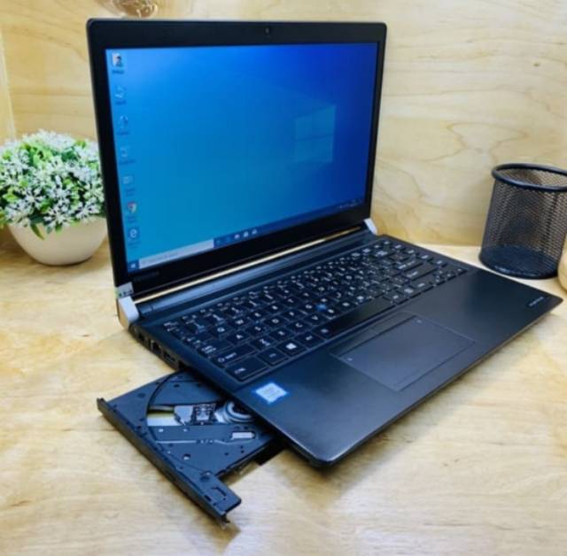 LAPTOP TOSHIBA R30C GEN 6 - LAPTOP MURAH SECOND BERGARANSI