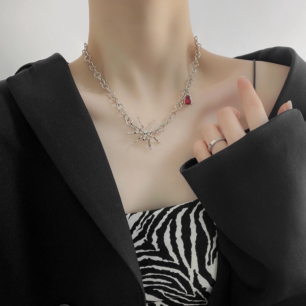 Eropa dan Amerika gaya desain kalung ins angin dingin Net Merah kepribadian Spider kalung wanita aks