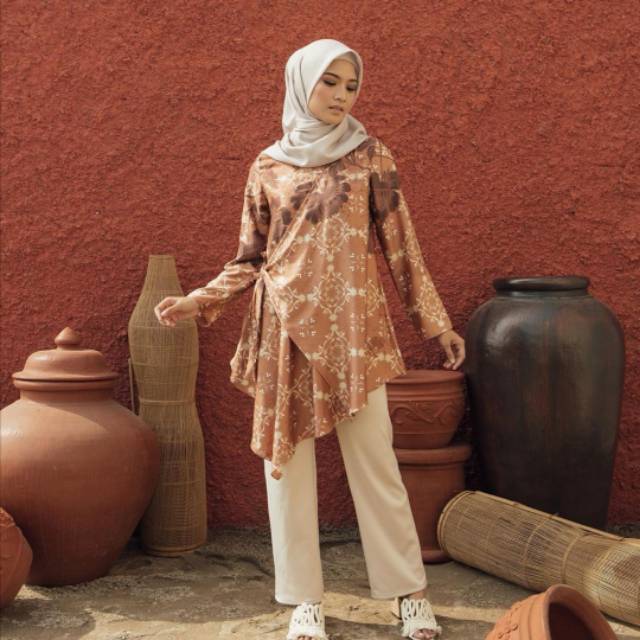 Poppy blouse wearing klamby