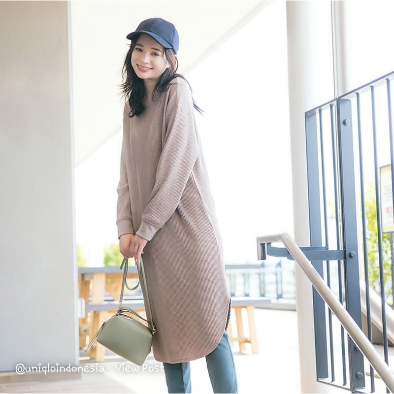 UNIQLO Women Gaun Waffle Crew Neck Lengan Panjang, Warna Beige Size M