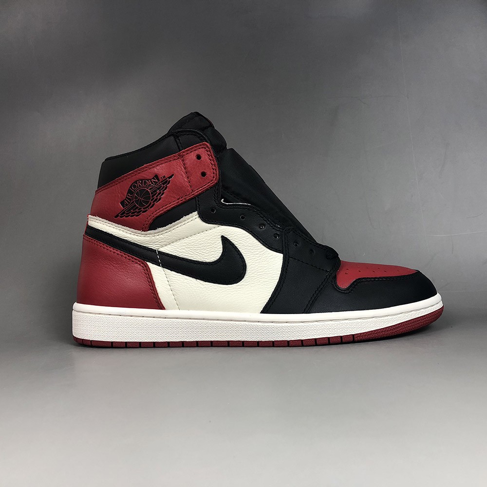  Sepatu  Basket Model Air Jordan  1 Retro OG Bred Toe Warna 