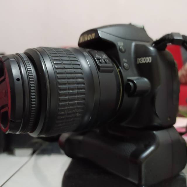 Kamera DSLR nikon D3000 + lensa Tele 70-300mm nikon AF