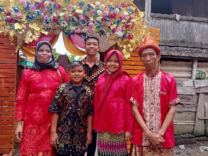 Batik Couple Keluarga Sania Ruffle Ori Ndoro Kupu Coklat Dan Kupu Kuning