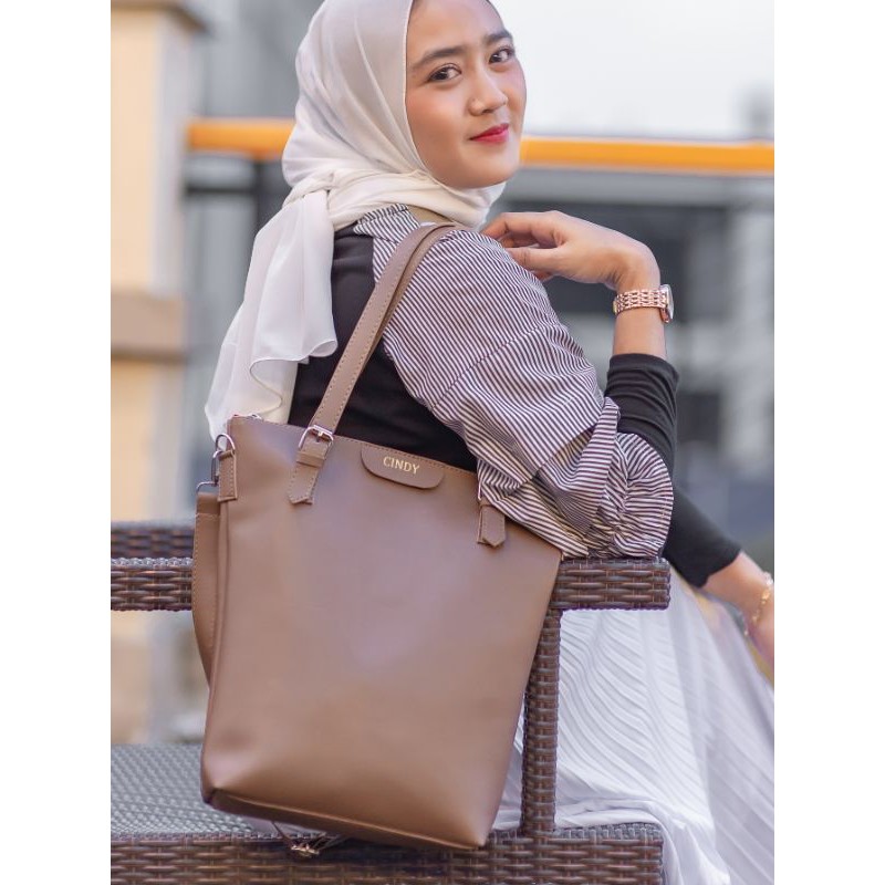OVIE TOTEBAG/TAS INITIAL