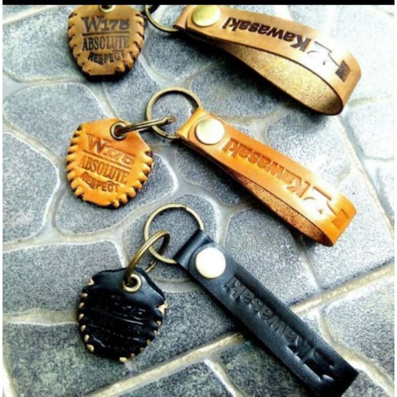 Gantungan kunci kawasaki W175 kulit asli / aksesoris kawasaki w175