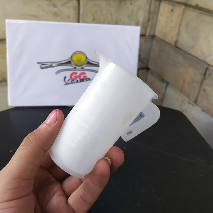 gelas takar oli samping vespa