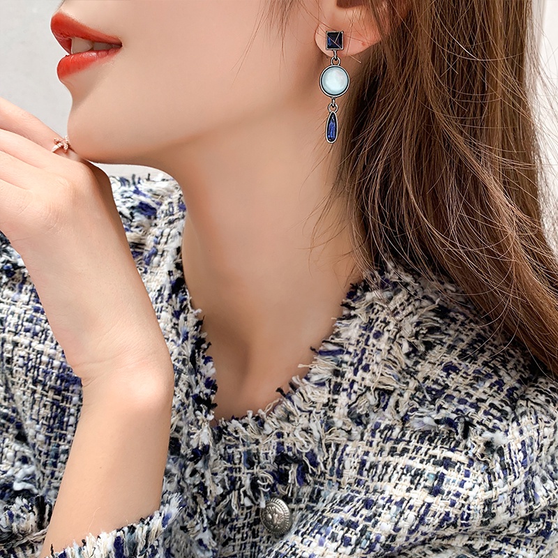 Anting Tusuk Gantung Bahan Sterling Silver 925 Hias Permatakristal Gaya Vintagebaroksimple Untuk Wanita