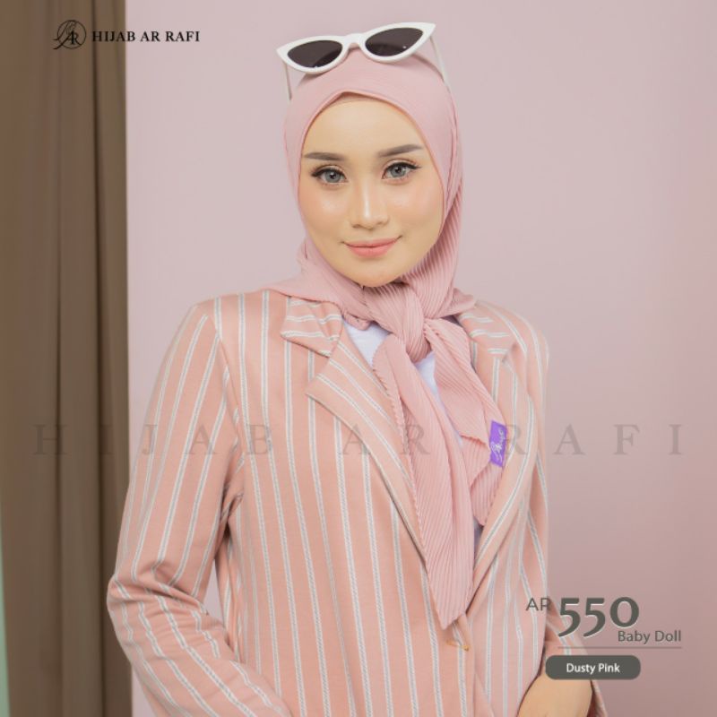 Segiempat Plisket Arrafi 550