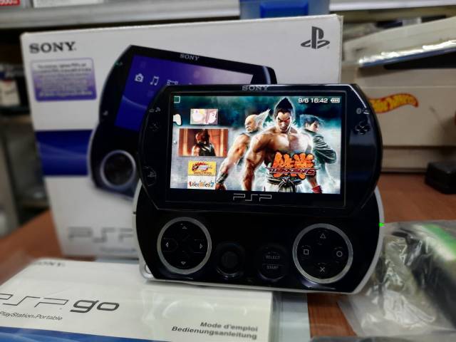 Psp 3000 dan 2000 sony 32gb full games Like new