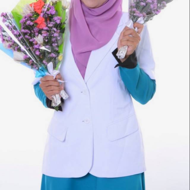 Jas dokter putih wanita lengan pendek merk dua saudara / sneli wanita bahan halus / sneli cewe lengan pendek / jas dokter wanita / jas koas / sneli koas / baju koas / baju dokter dua saudara / jas dokter wanita lengan pendek bahan halus