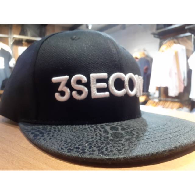 TOPI SNAPBACK 3 SECOND HITAM