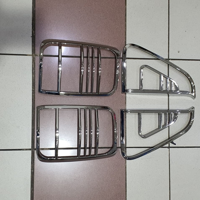 Garnis GARNISH lampu stop belakang TOYOTA KIJANG NEW KAPSUL 2002 2003 2004 + SEGITIGA chrome crome