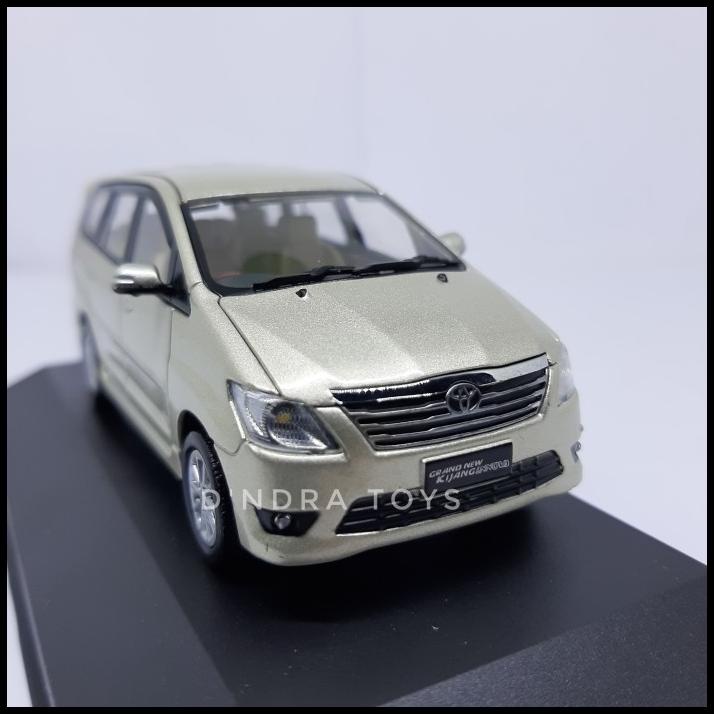 Diecast Miniatur Mobil Toyota Grand New Kijang Innova Gold - Auto 2000