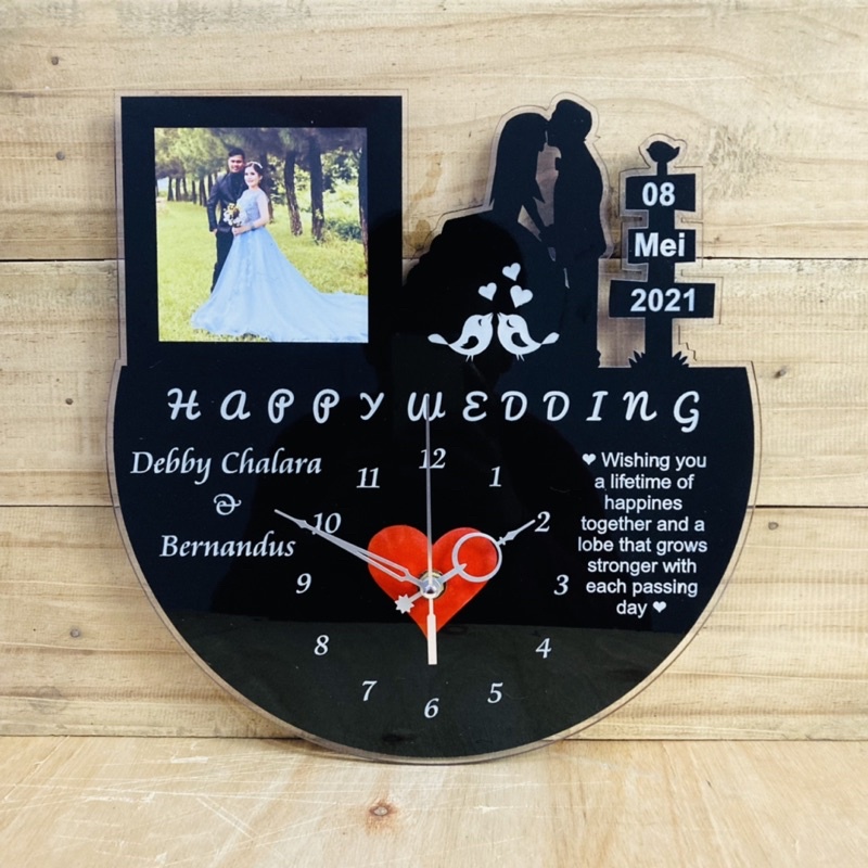KADO PERNIKAHAN AKRILIK CUSTOM KEREN JAM DINDING