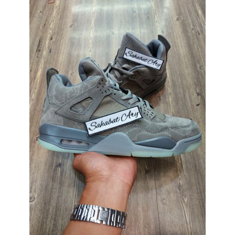 kaws retro 4s