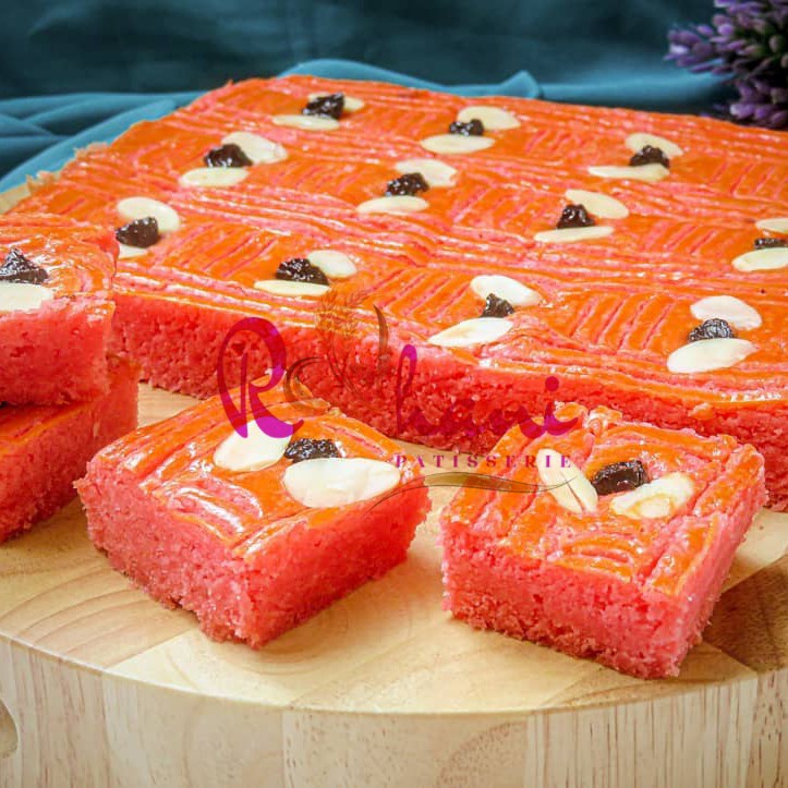 

Lekker Holland Boterkoek Strawberry - Rhani Patisserie - 20 x 20 cm