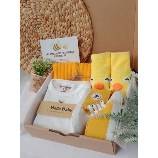 Baby Hampers 2/ Kado Lahiran/ Kado Bayi-H2-Putih Kuning